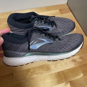 Brooks Transcend 6 Womens Size
10 Shark/Blue Running Shoes